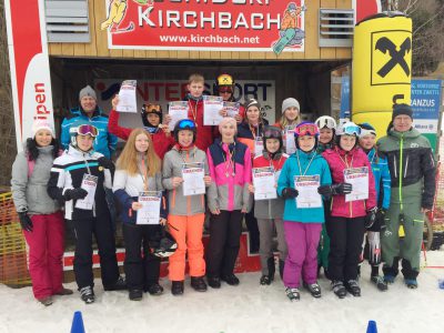 Skifahrer und Snowboarder top