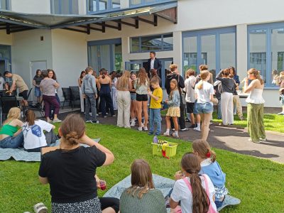 Eröffnung unserer Outdoorklasse – Lernen unter freiem Himmel!
