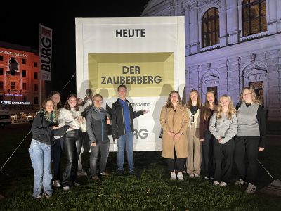 Theater, Theater, der Vorhang geht auf …